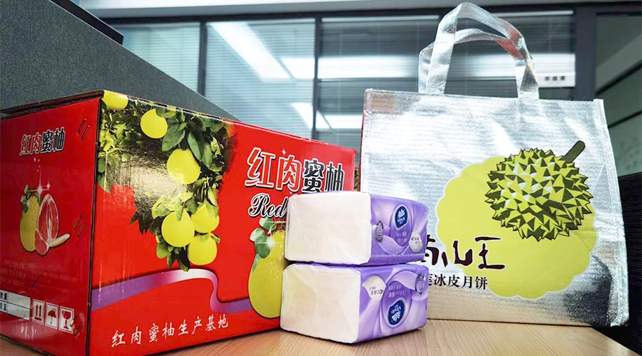 迎中秋 送關(guān)懷！金環(huán)電器給員工們派發(fā)中秋禮包