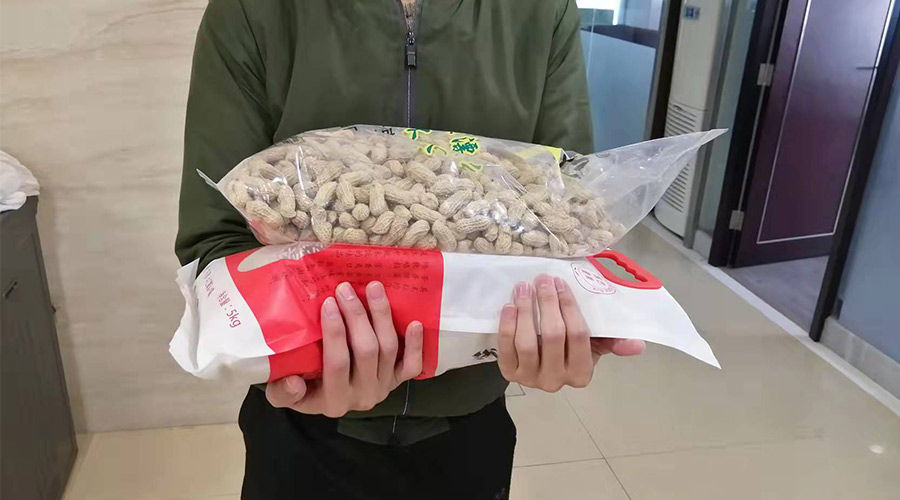 新春關懷 禮滿情暖！金環(huán)電器給員工發(fā)年貨